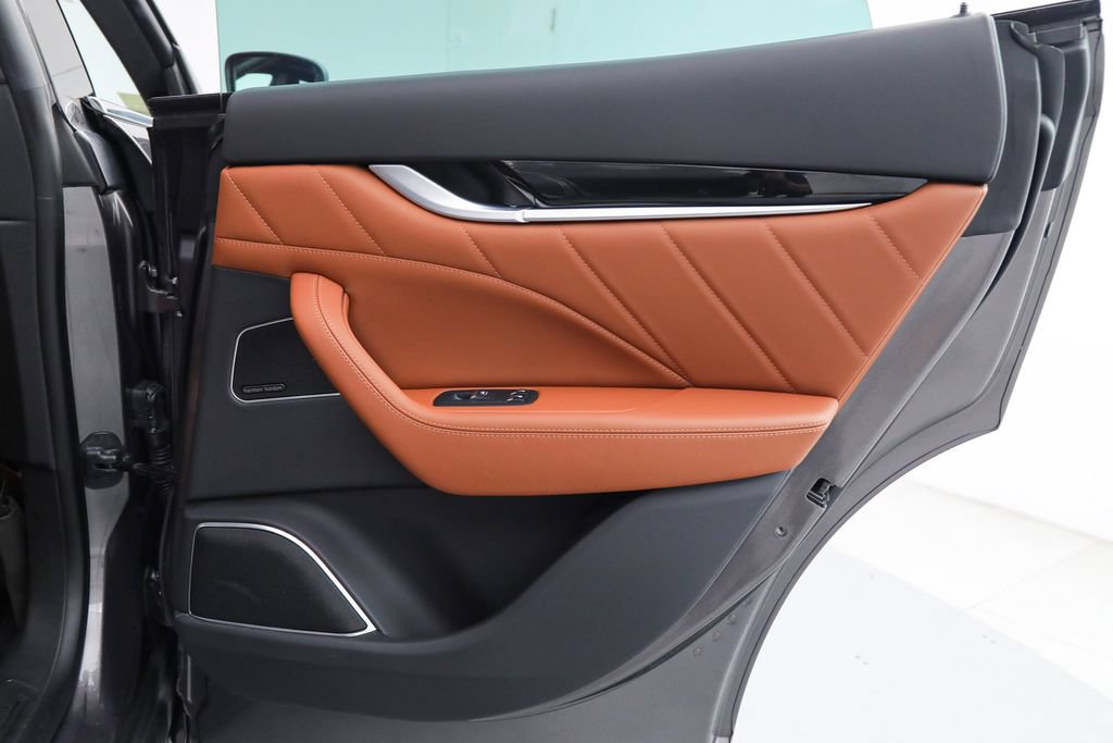 Certified 2023 Maserati Levante GT AWD/4WD image 11
