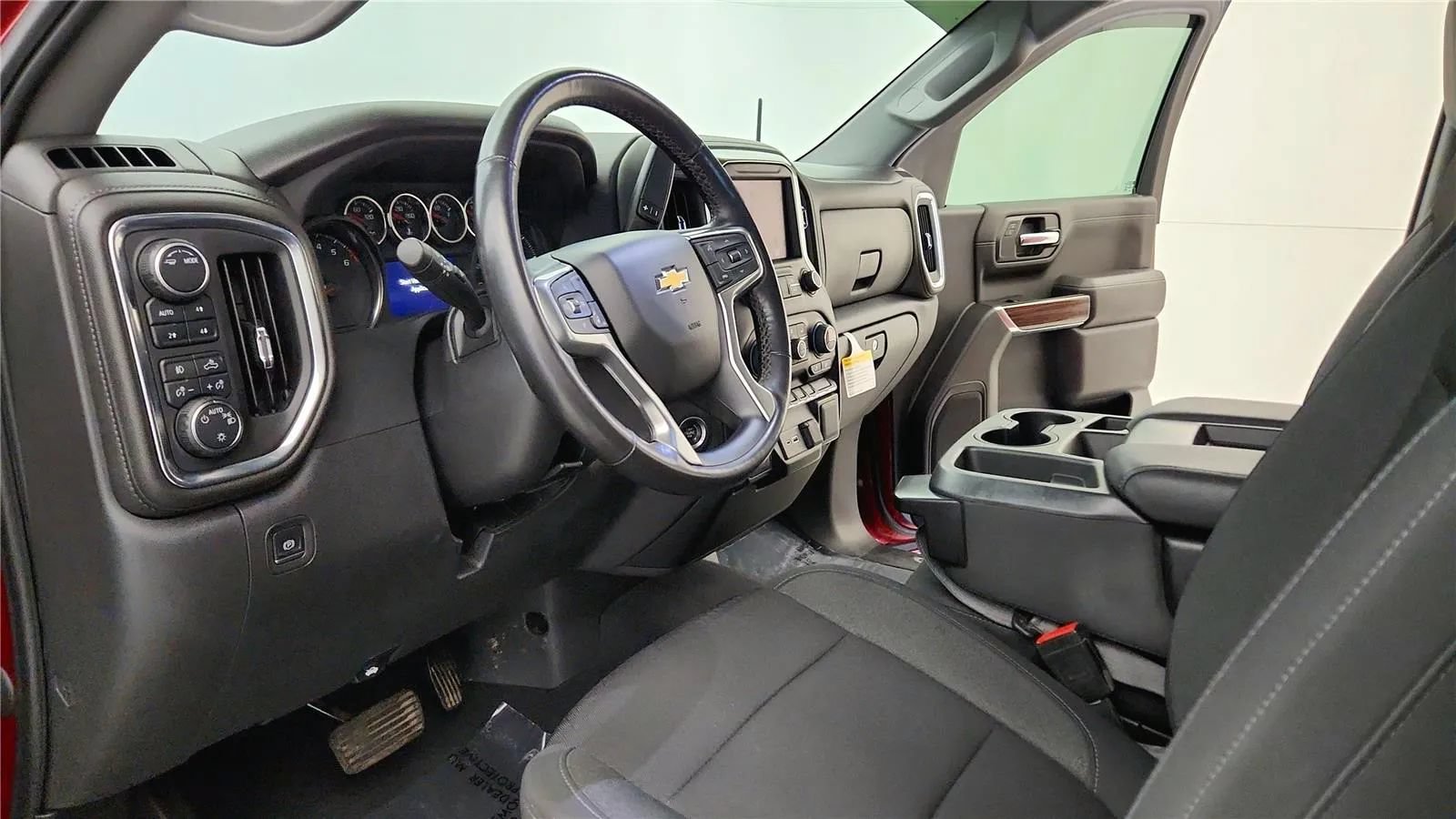 Used 2022 Chevrolet Silverado 1500 LT w/ Z71 Off-Road Package AWD/4WD image 16