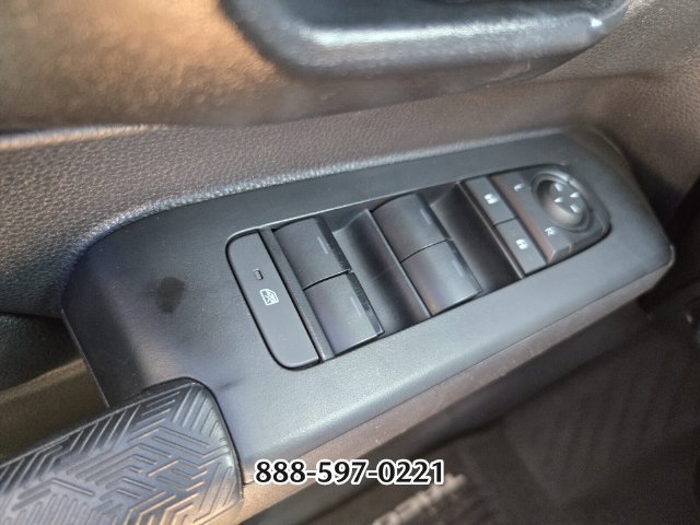 Used 2025 Toyota Tacoma SR5 AWD/4WD image 34