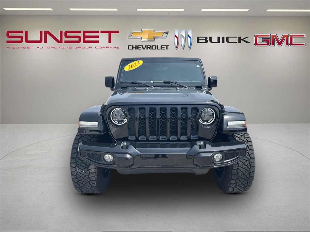 Used 2023 Jeep Gladiator Overland AWD/4WD image 2