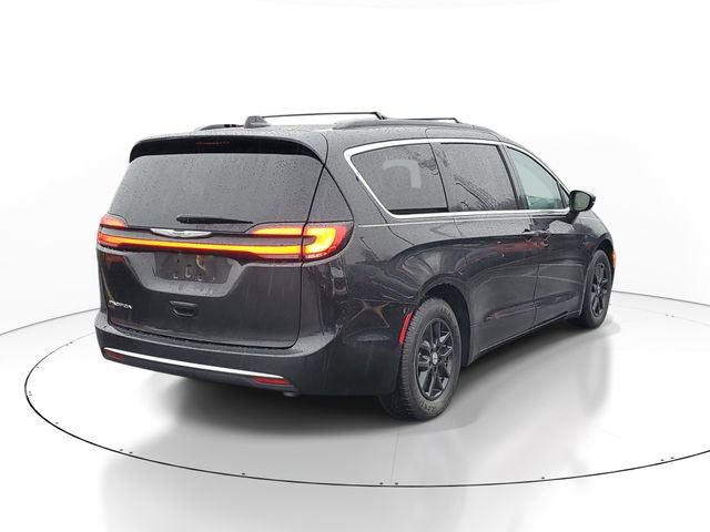Used 2022 Chrysler Pacifica Touring-L image 3