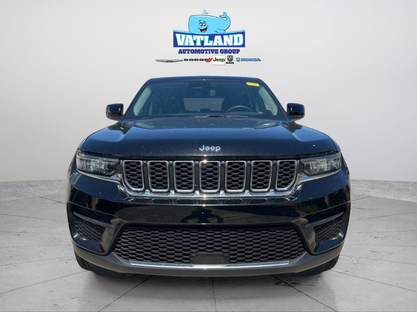 Used 2023 Jeep Grand Cherokee Laredo image 8