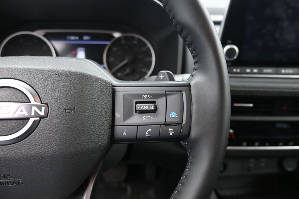 Used 2025 Nissan Rogue SV AWD/4WD image 19