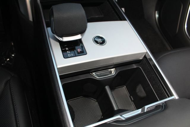New 2026 Land Rover Range Rover SE image 15