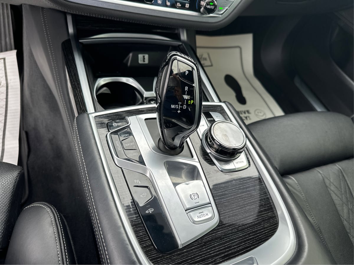 Used 2017 BMW 750i xDrive AWD/4WD image 16