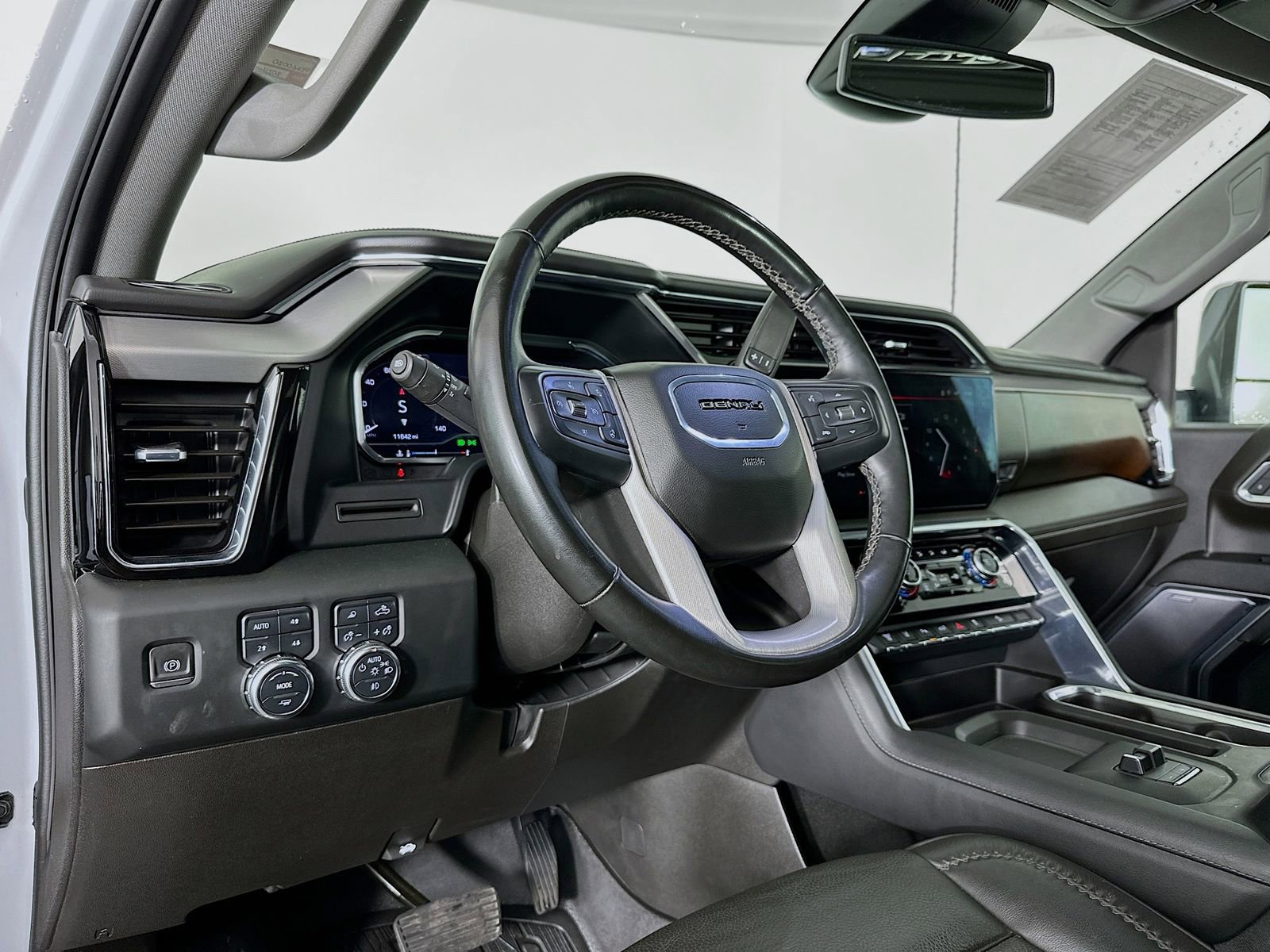 Used 2024 GMC Sierra 3500 Denali image 10