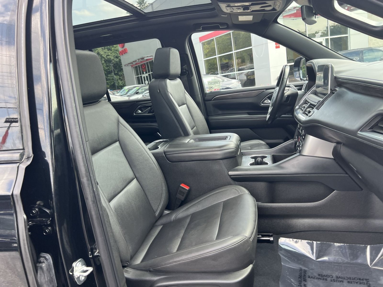 Used 2024 Chevrolet Tahoe Z71 w/ Luxury Package AWD/4WD image 27