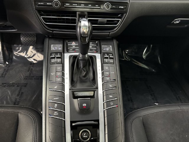 Used 2019 Porsche Macan AWD/4WD image 17