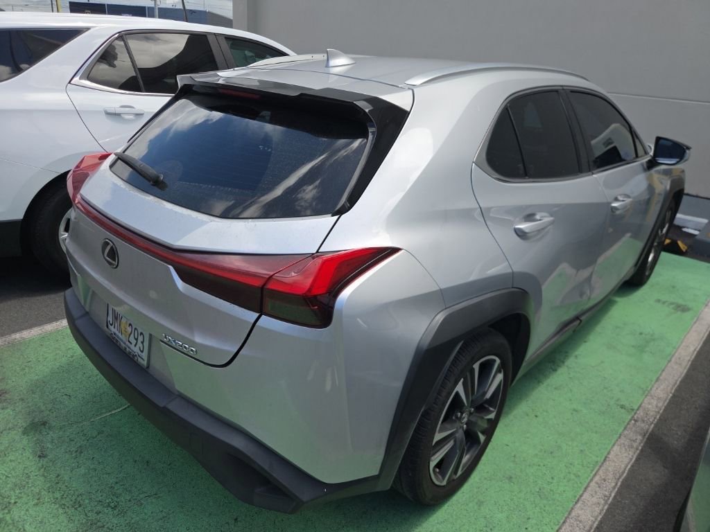 Used 2020 Lexus UX 200 image 2