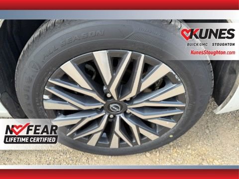 Used 2025 Nissan Altima 2.5 SV FWD image 14