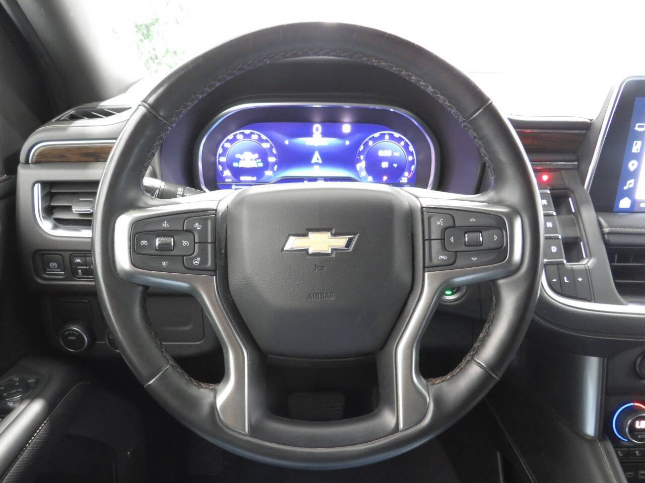Used 2023 Chevrolet Suburban Premier RWD image 17