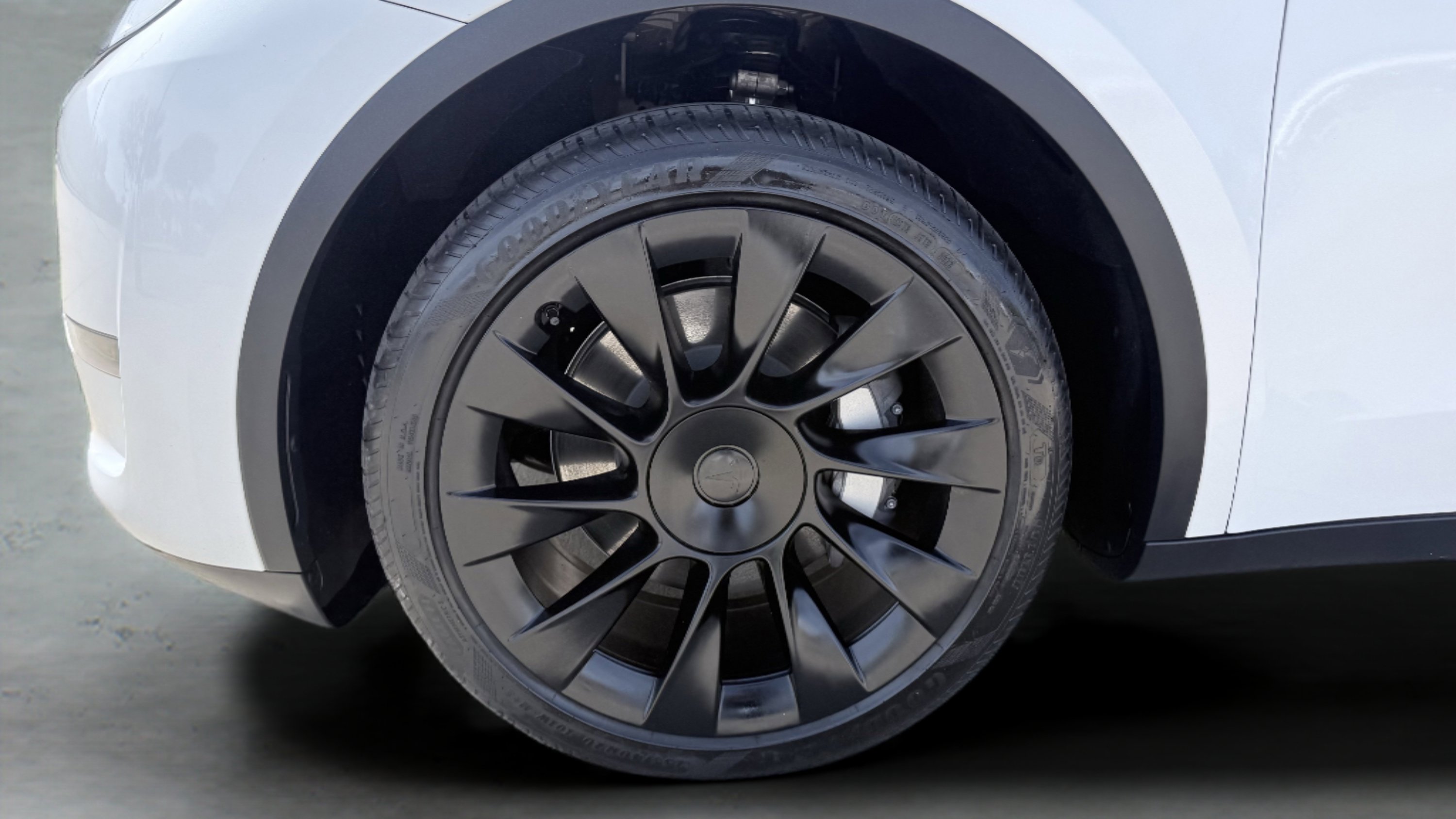 Used 2023 Tesla Model Y Long Range image 9