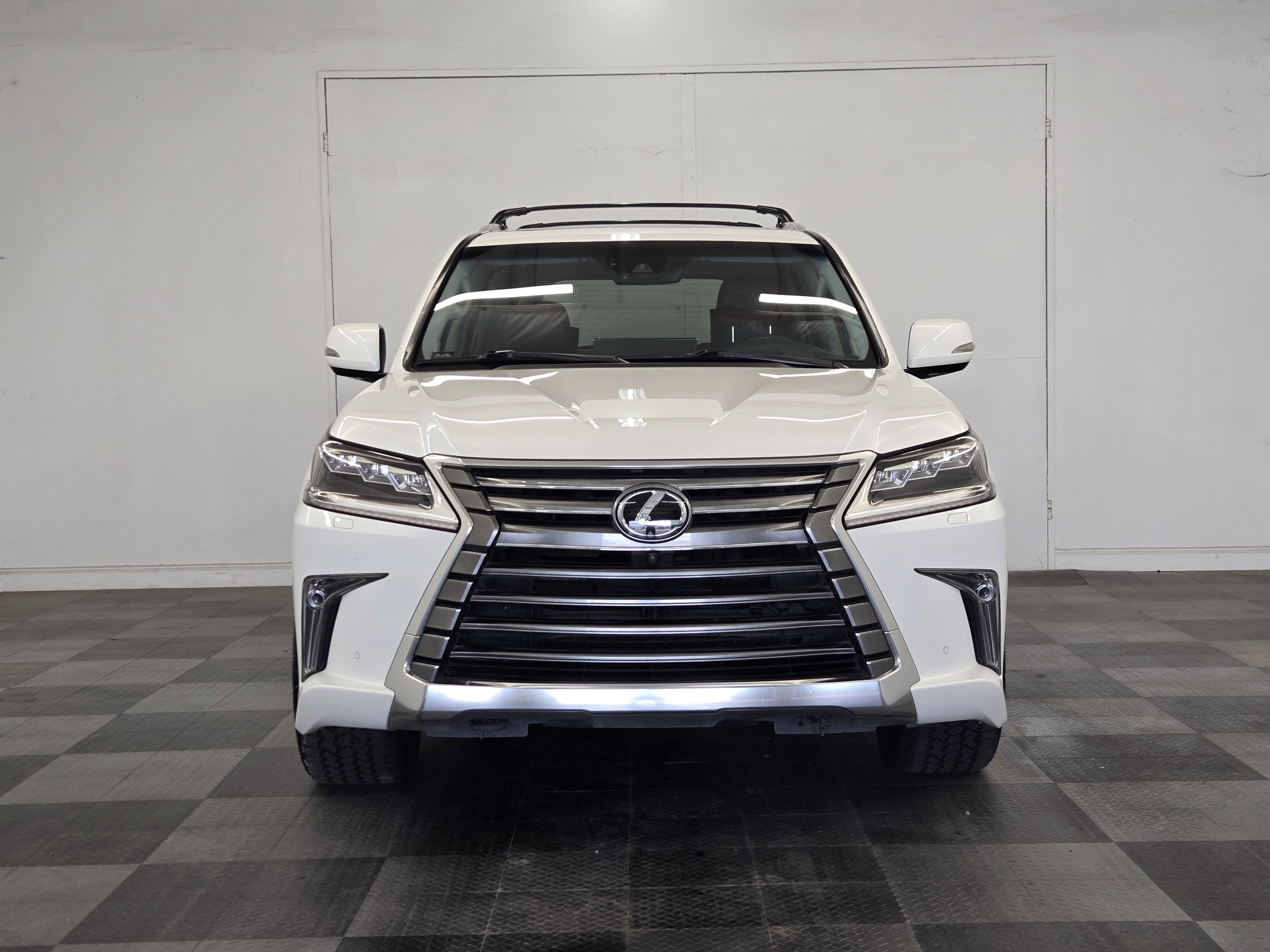 Used 2017 Lexus LX 570 4WD image 3