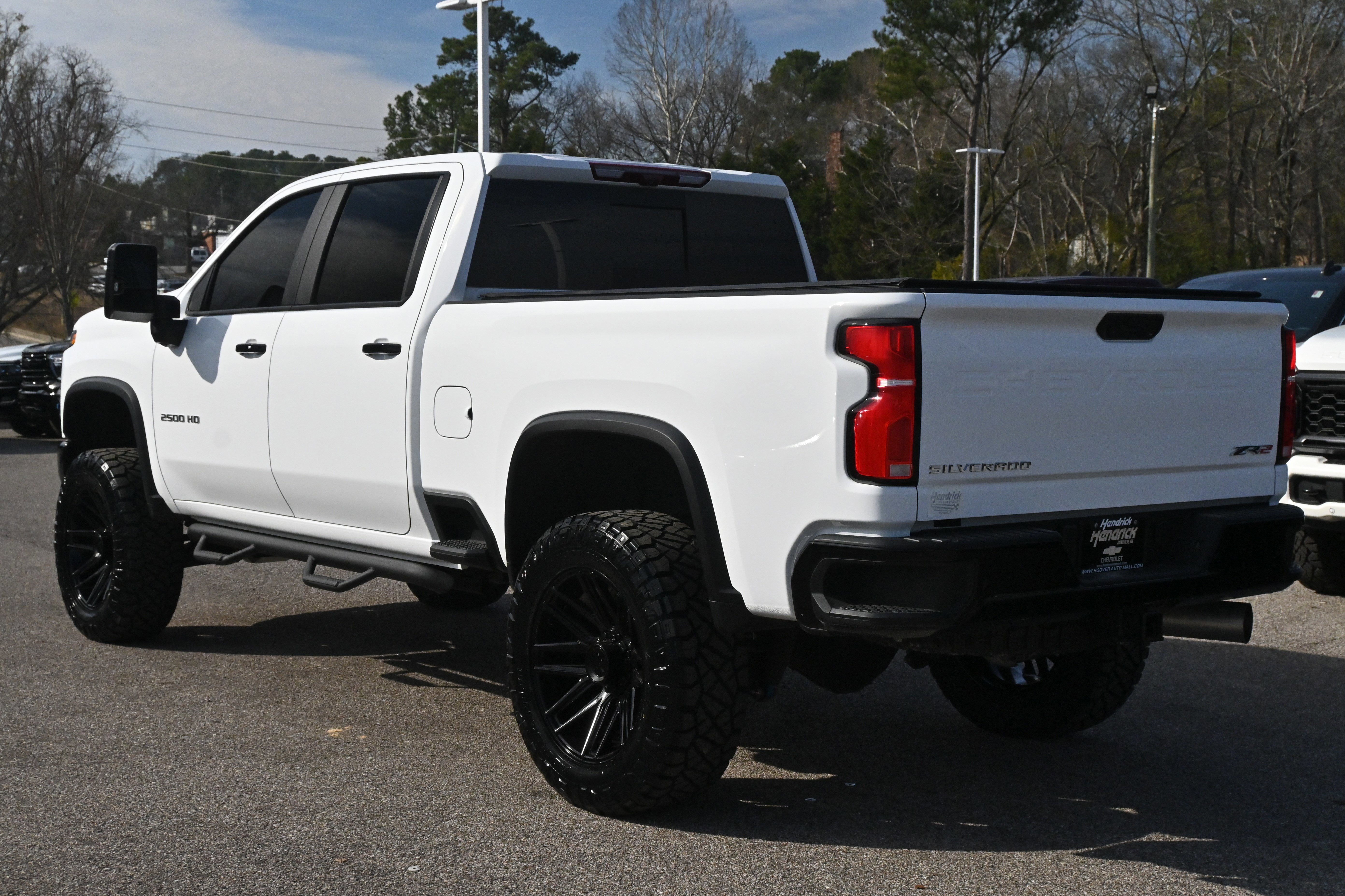 Used 2025 Chevrolet Silverado 2500 ZR2 w/ Technology Package image 12