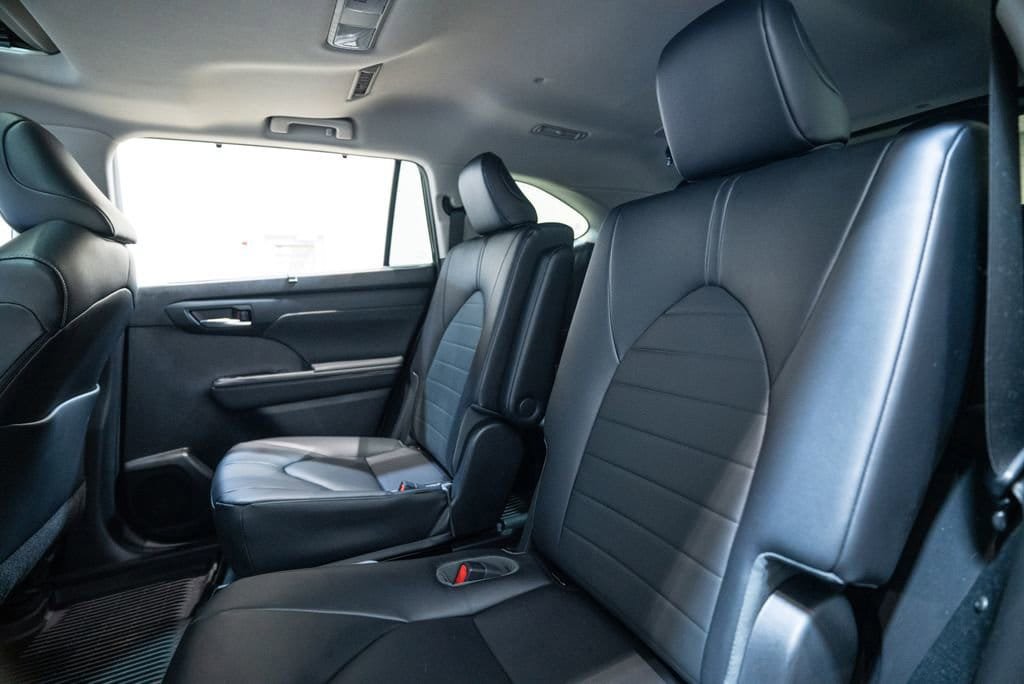 Used 2023 Toyota Highlander XLE AWD/4WD image 35