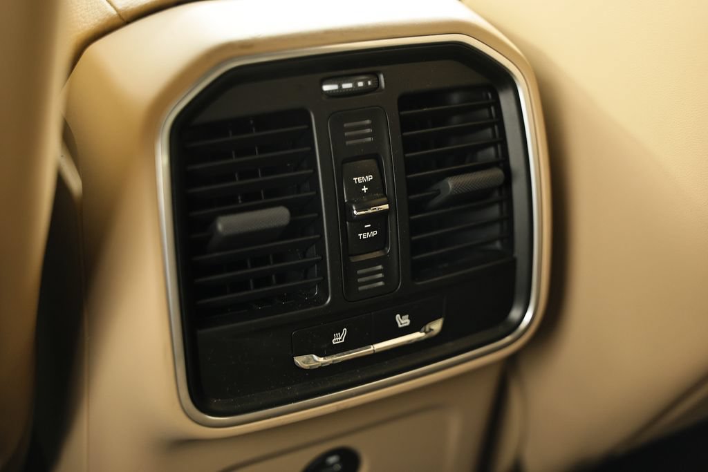 Certified 2026 Porsche Macan AWD/4WD image 28