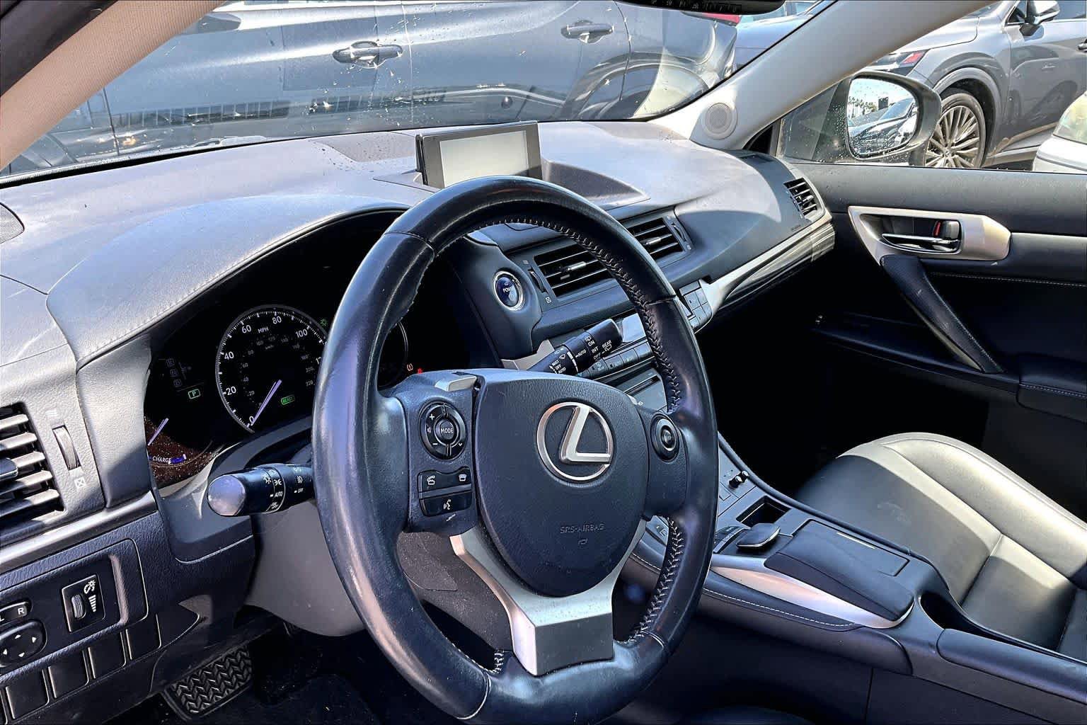 Used 2014 Lexus CT 200h FWD image 17
