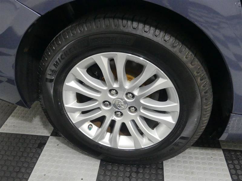 Used 2015 Toyota Sienna XLE FWD image 17