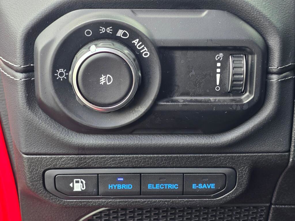 Used 2024 Jeep Wrangler Unlimited Sahara image 27