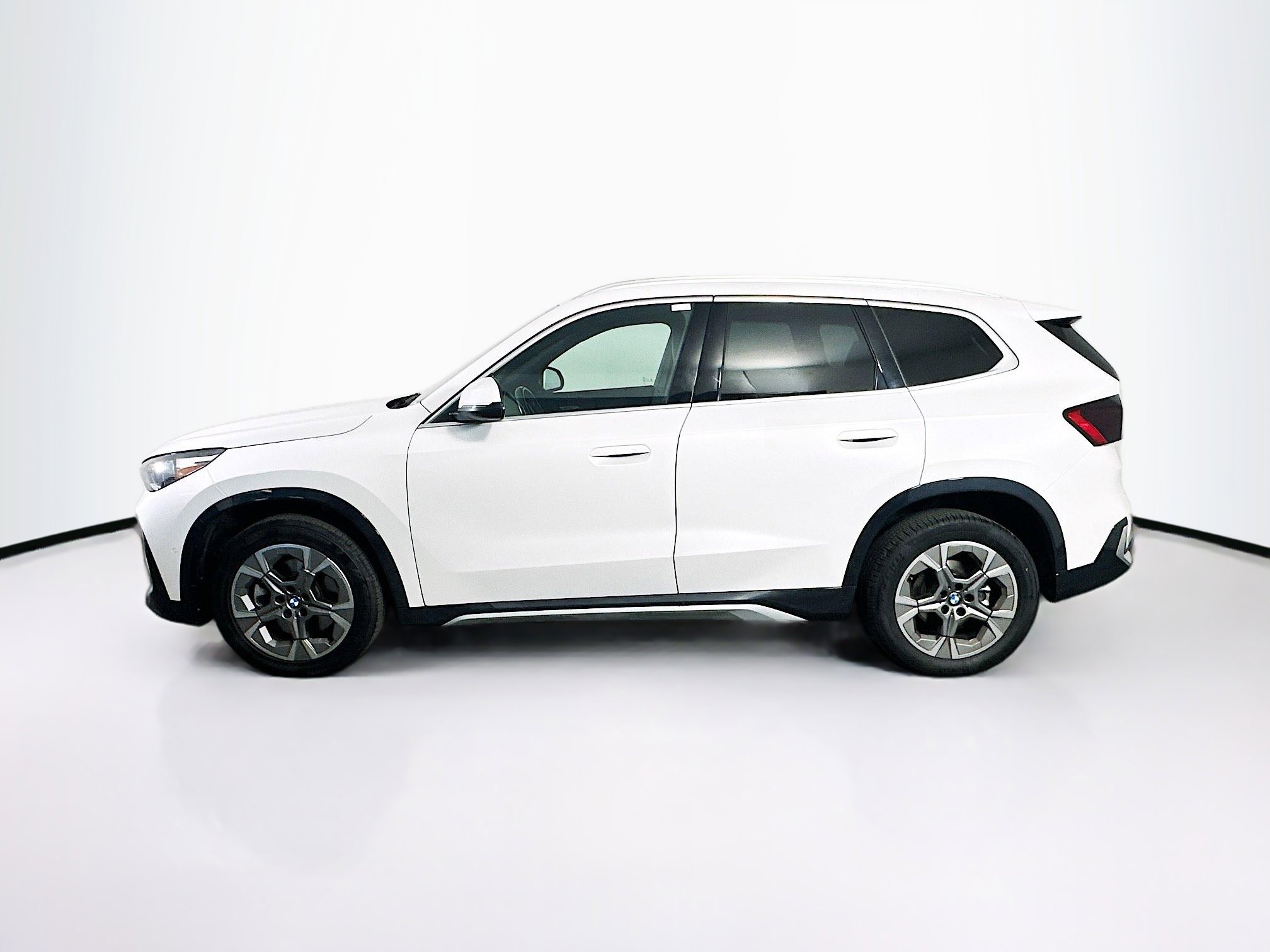 Used 2025 BMW X1 xDrive28i image 4