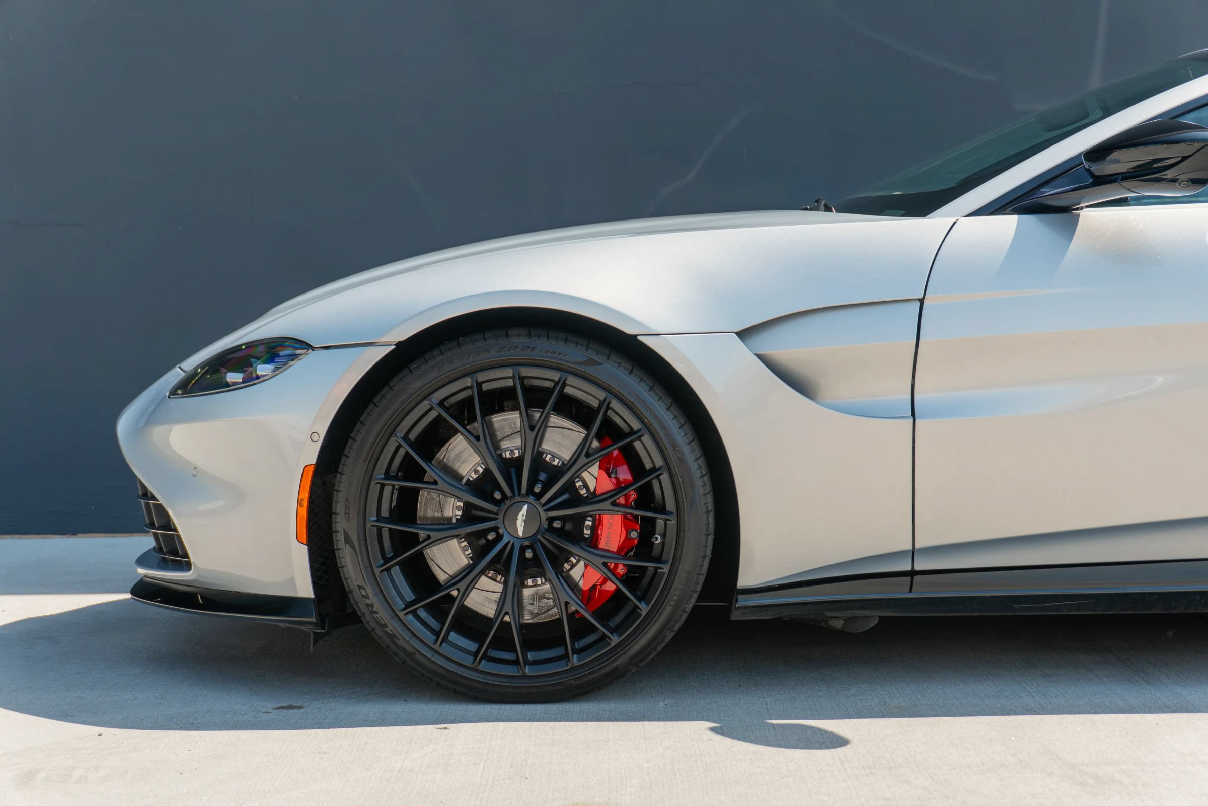 Used 2022 Aston Martin V8 Vantage Roadster RWD image 18