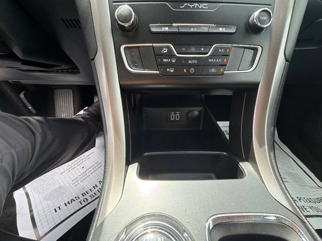 Used 2020 Ford Fusion SE FWD image 24