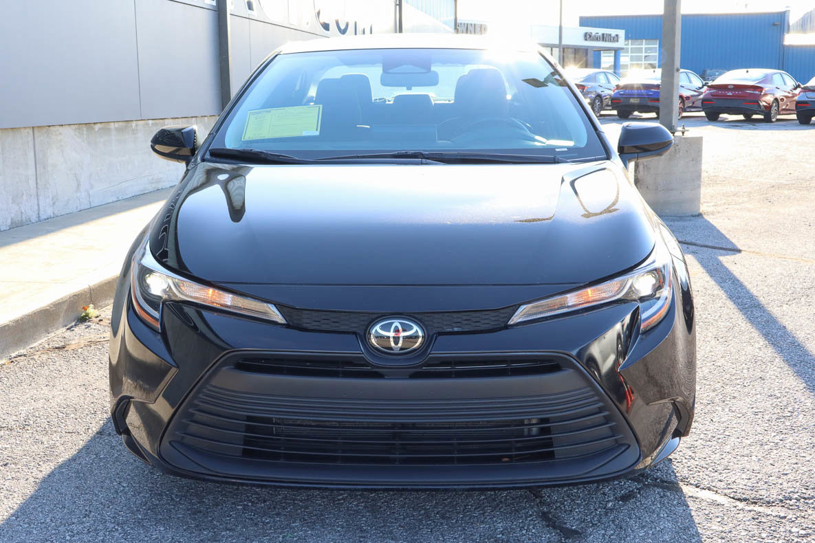 Used 2024 Toyota Corolla LE FWD image 2