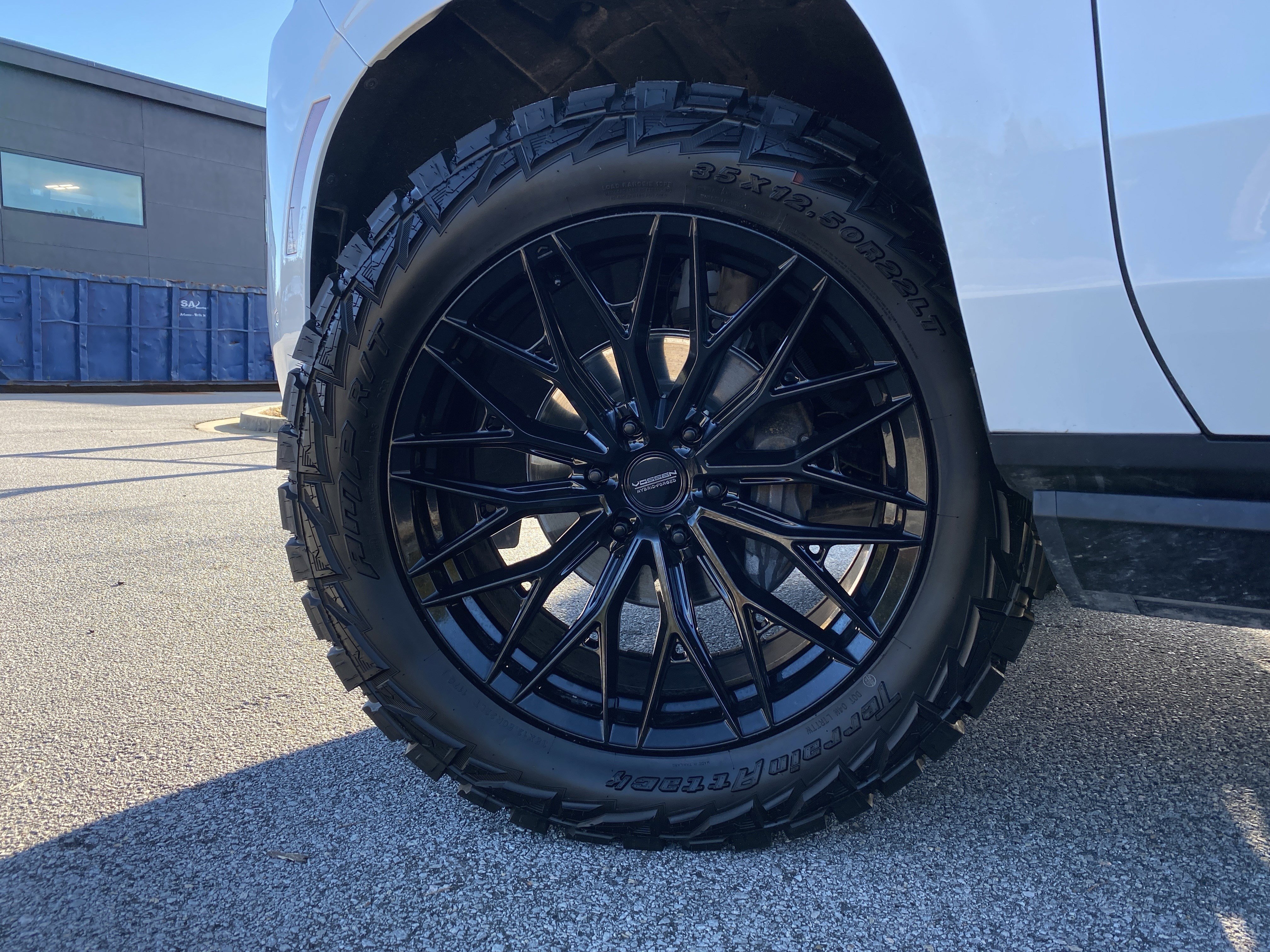 Used 2025 Chevrolet Suburban High Country image 17