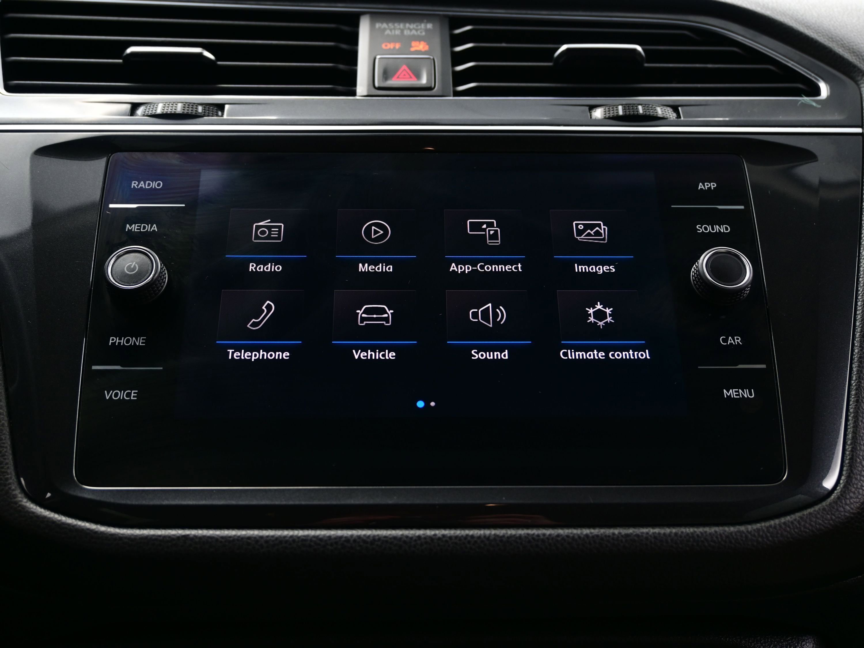 Used 2018 Volkswagen Tiguan SE image 19