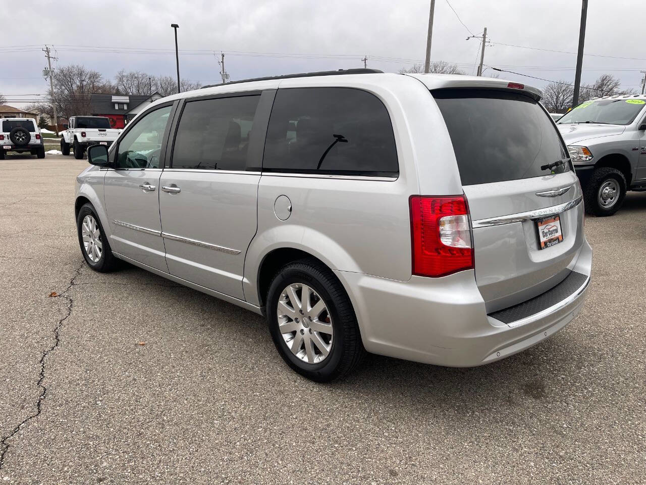 Used 2012 Chrysler Town & Country Touring-L w/ Entertainment Group #2 image 3