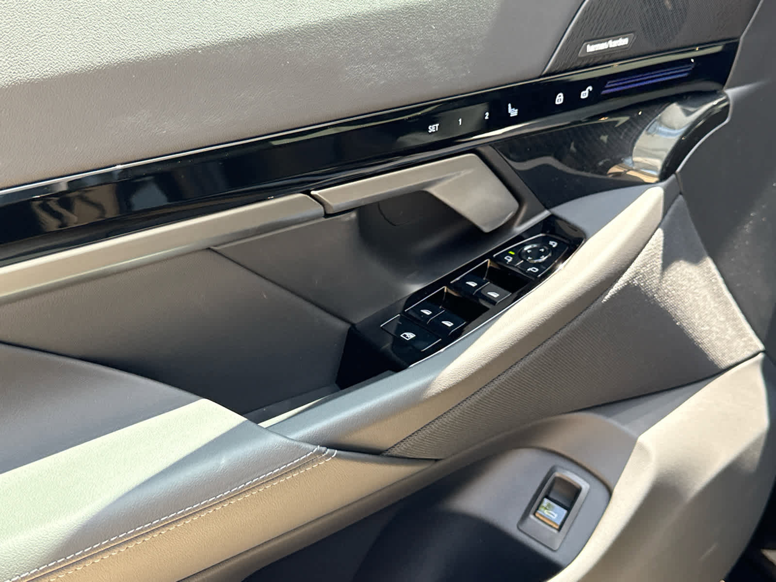 Used 2026 BMW 530i xDrive w/ M Sport Package image 15