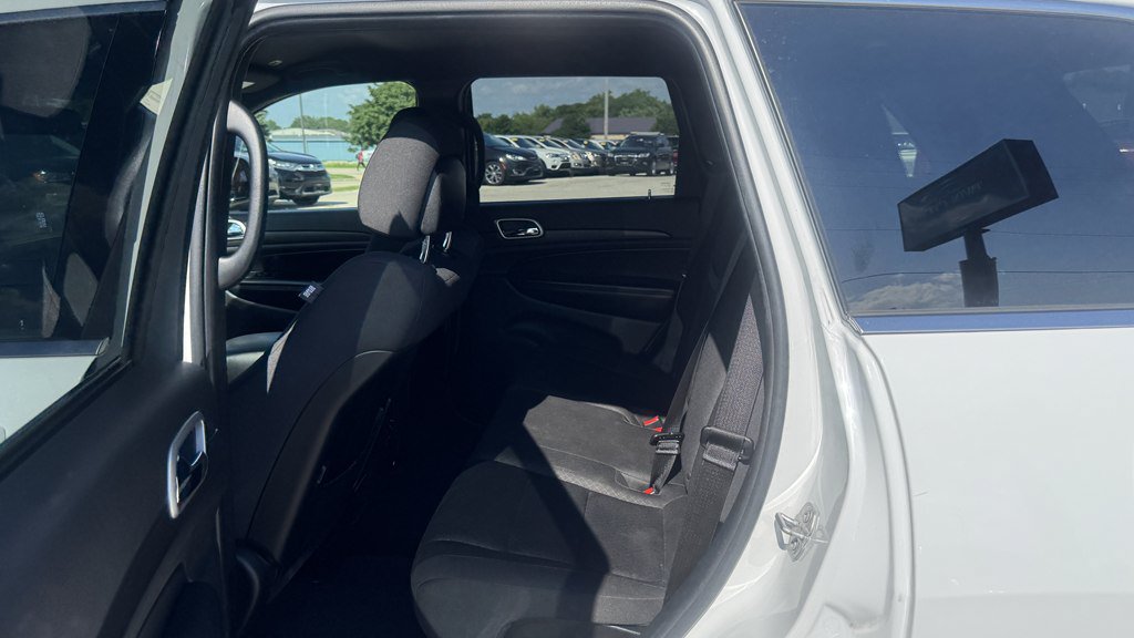 Used 2018 Jeep Grand Cherokee Laredo AWD/4WD image 22