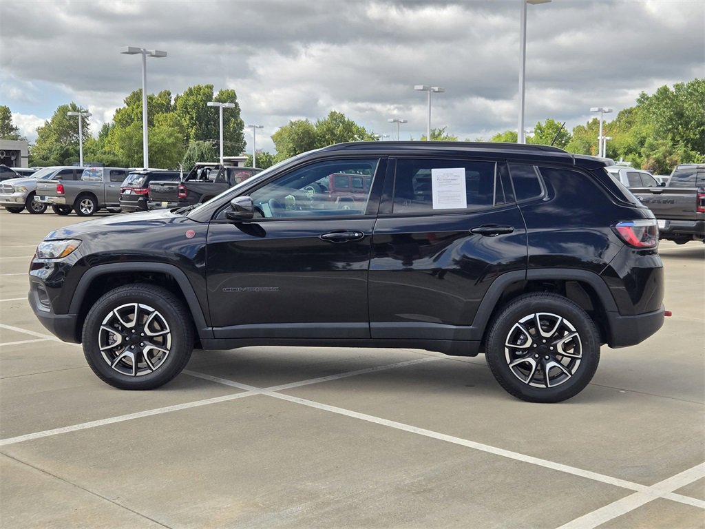 Used 2024 Jeep Compass Trailhawk image 5