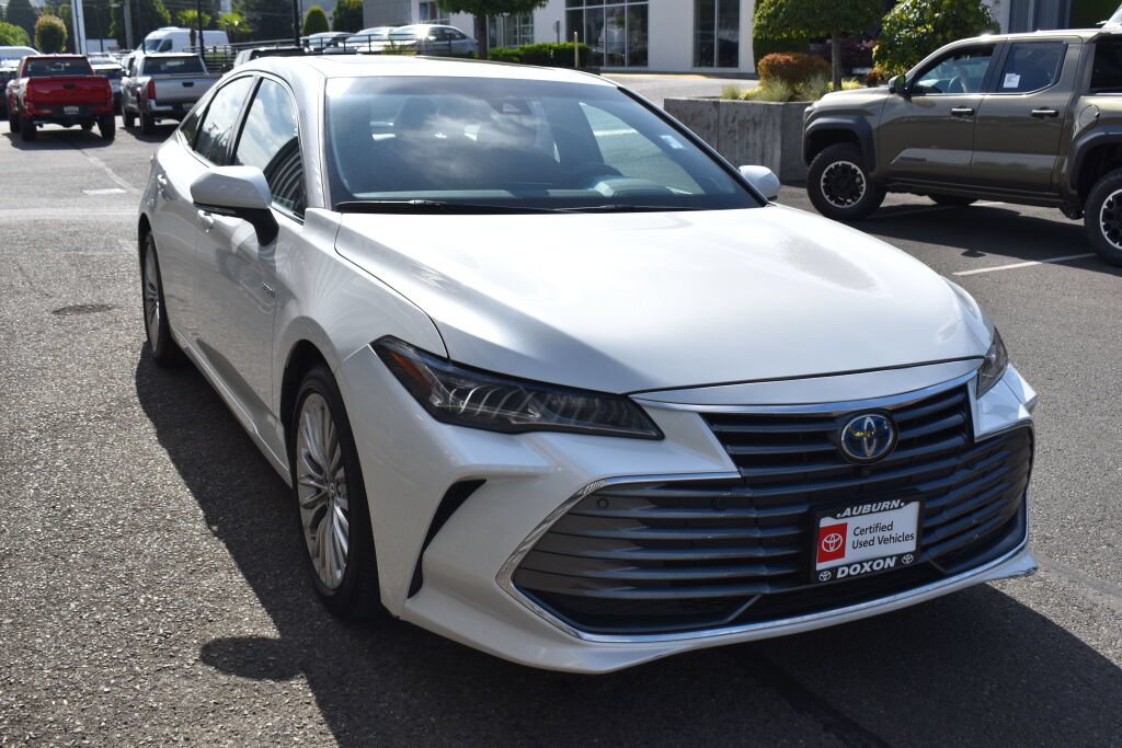 Certified 2019 Toyota Avalon Limited w/ Advanced Safety Package FWD image 5