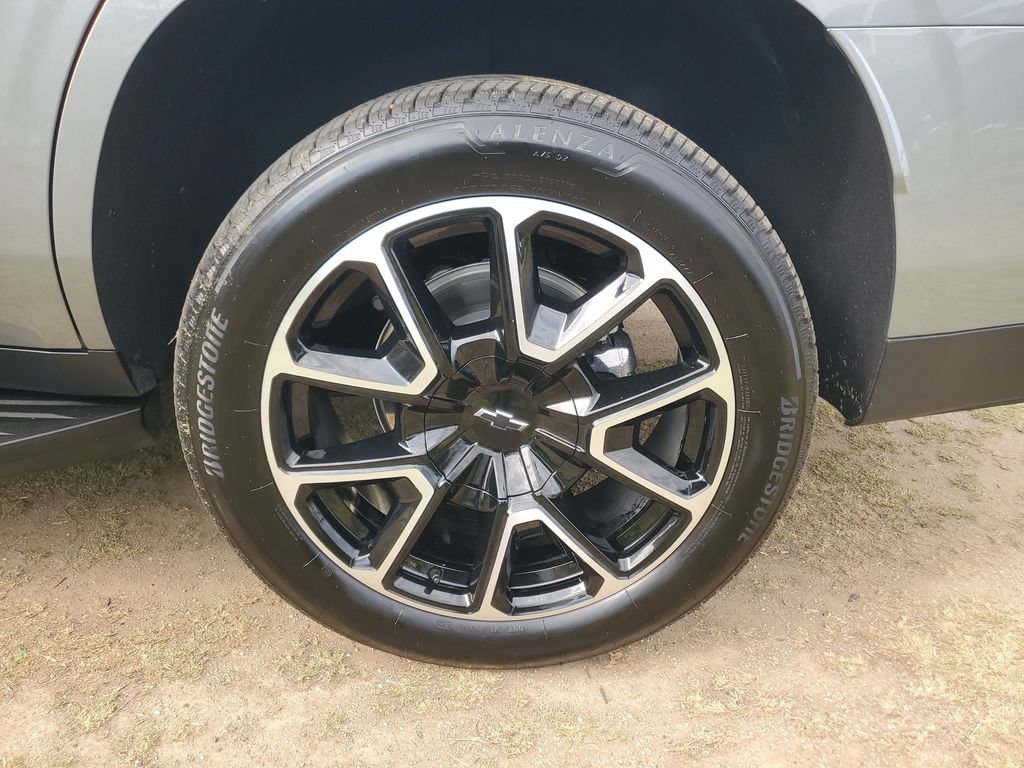 Used 2026 Chevrolet Tahoe RST AWD/4WD image 6