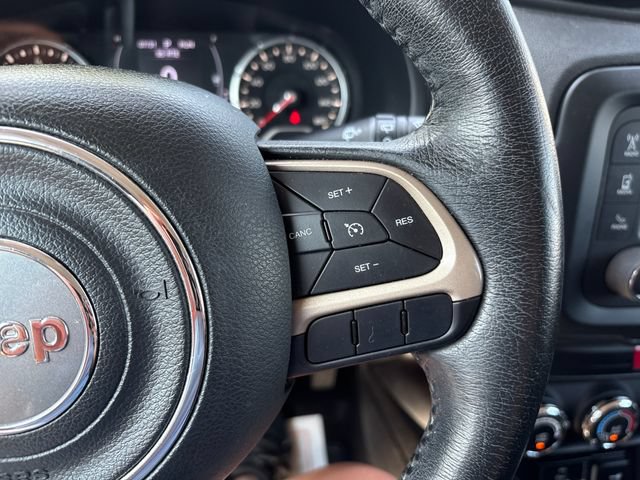 Used 2017 Jeep Renegade Latitude FWD image 12