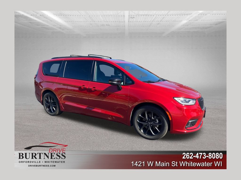 Used 2025 Chrysler Pacifica Limited FWD image 1