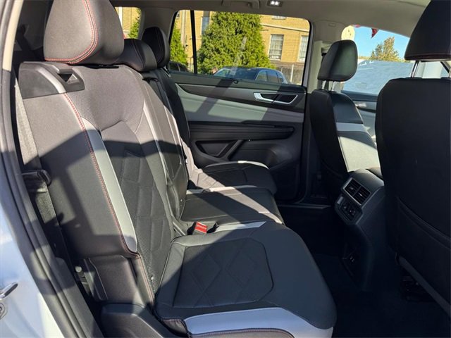 Used 2024 Volkswagen Atlas Peak Edition SE image 10