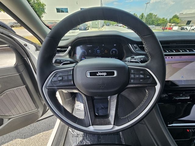 Used 2023 Jeep Grand Cherokee Limited RWD image 30