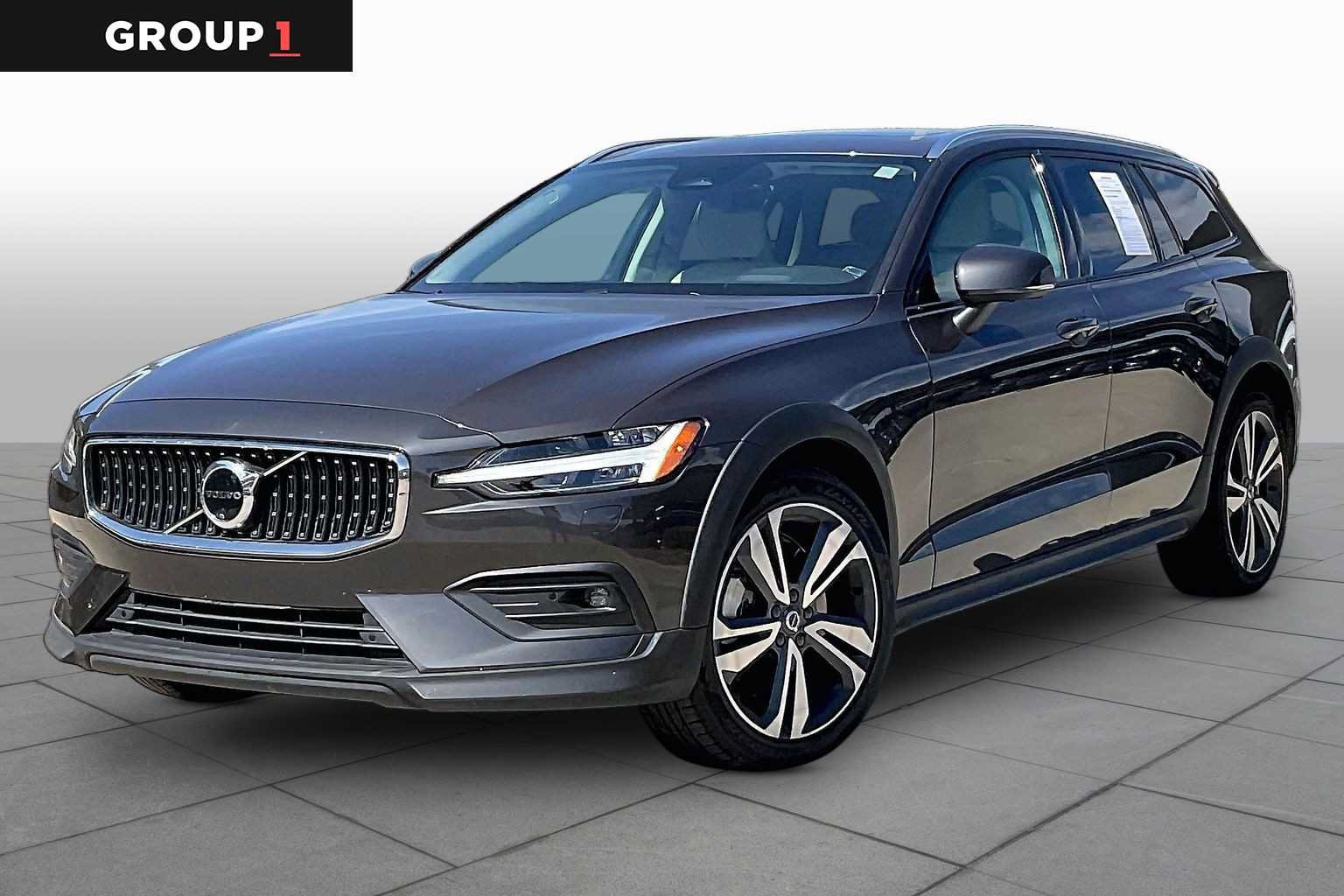 Used 2025 Volvo V60 B5 Cross Country Plus