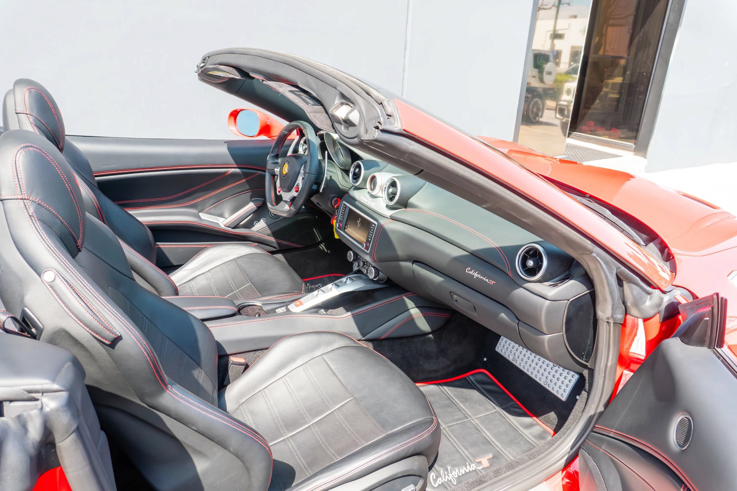 Used 2017 Ferrari California T RWD image 53
