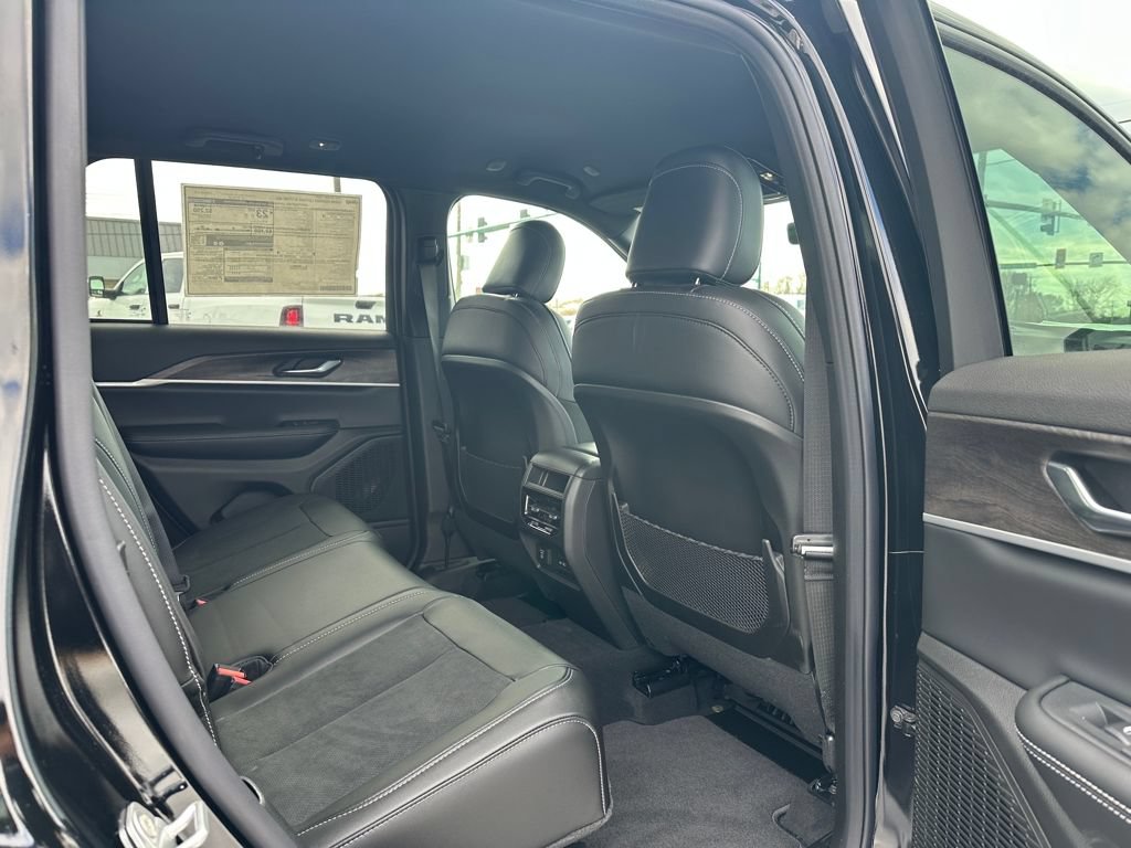 New 2026 Jeep Grand Cherokee Altitude AWD/4WD image 16