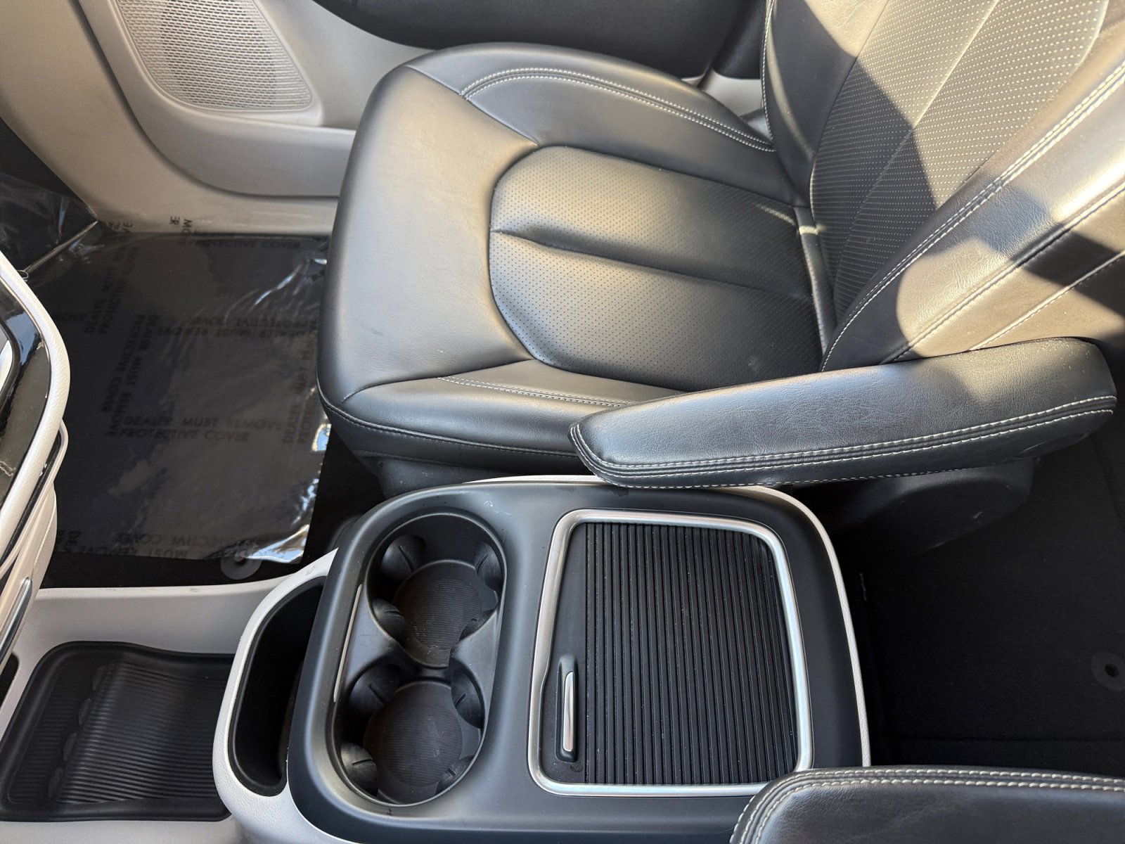 Used 2023 Chrysler Pacifica Touring-L image 14