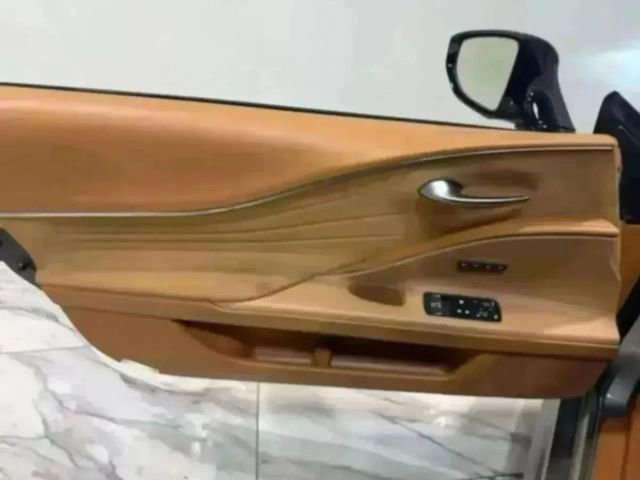 Used 2018 Lexus LC 500h w/ Touring Package image 44