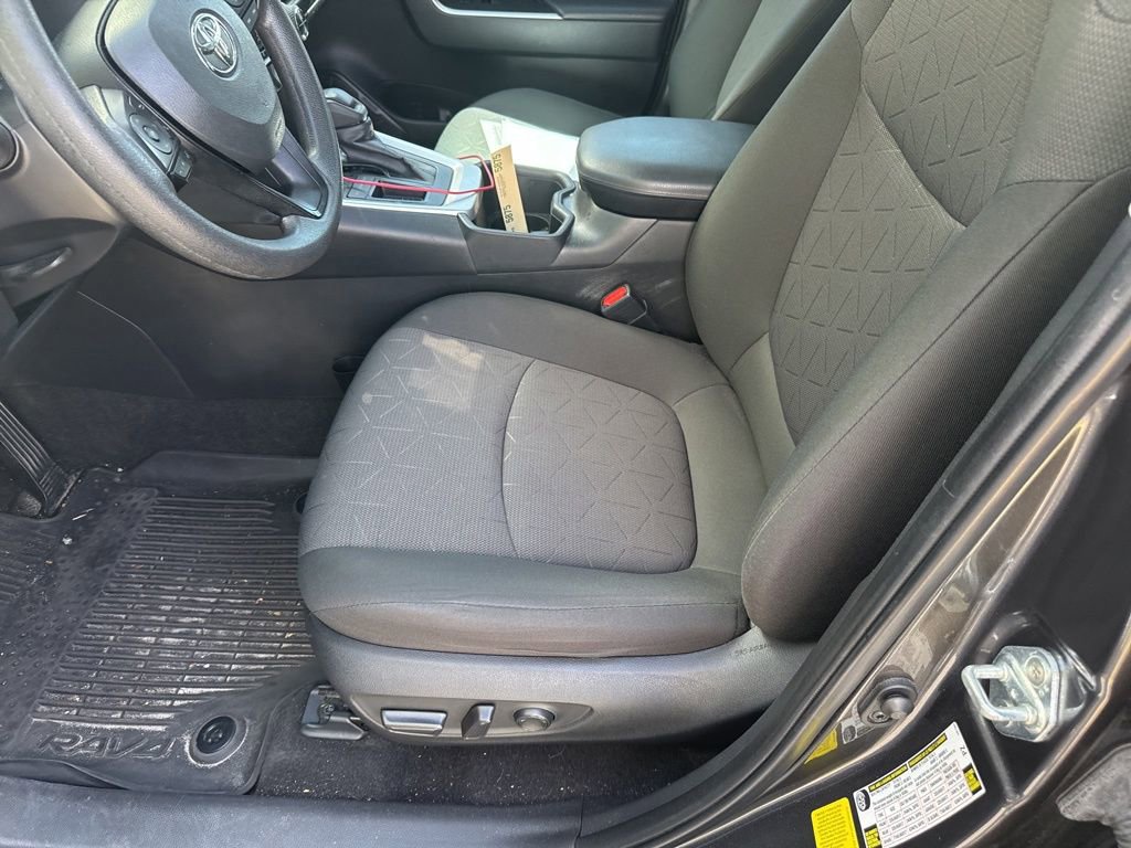 Used 2023 Toyota RAV4 XLE w/ Convenience Package FWD image 5