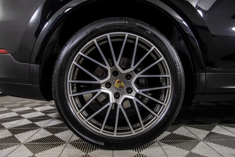 Used 2023 Porsche Cayenne S Platinum w/ Premium Package Plus image 46