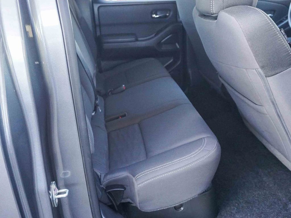 Used 2024 Nissan Frontier SV image 14