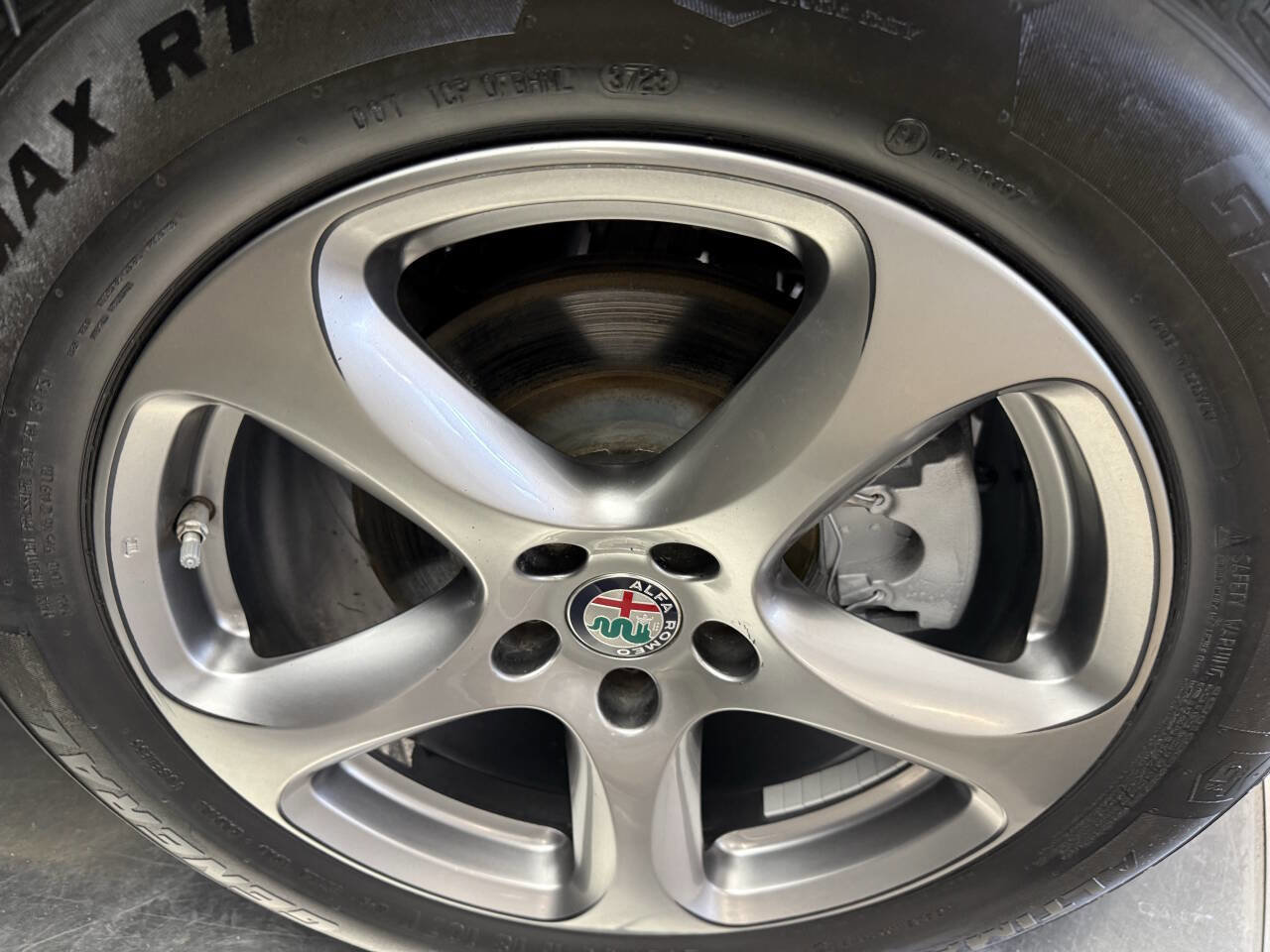 Used 2018 Alfa Romeo Stelvio AWD image 31