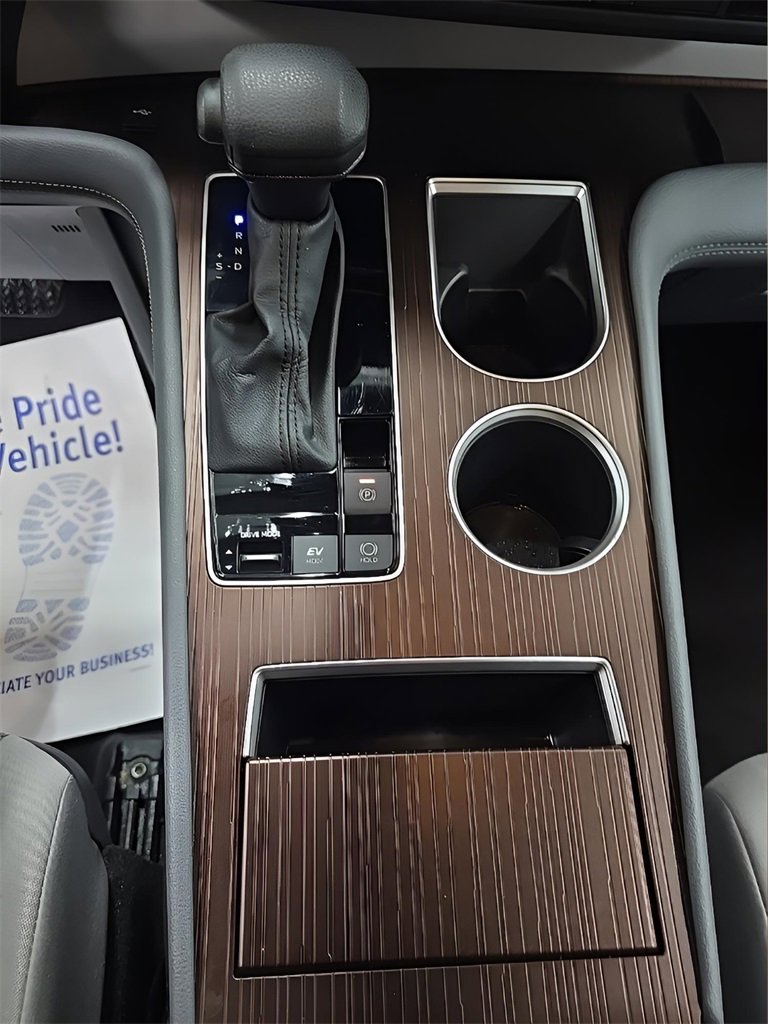 Used 2024 Toyota Sienna LE image 28