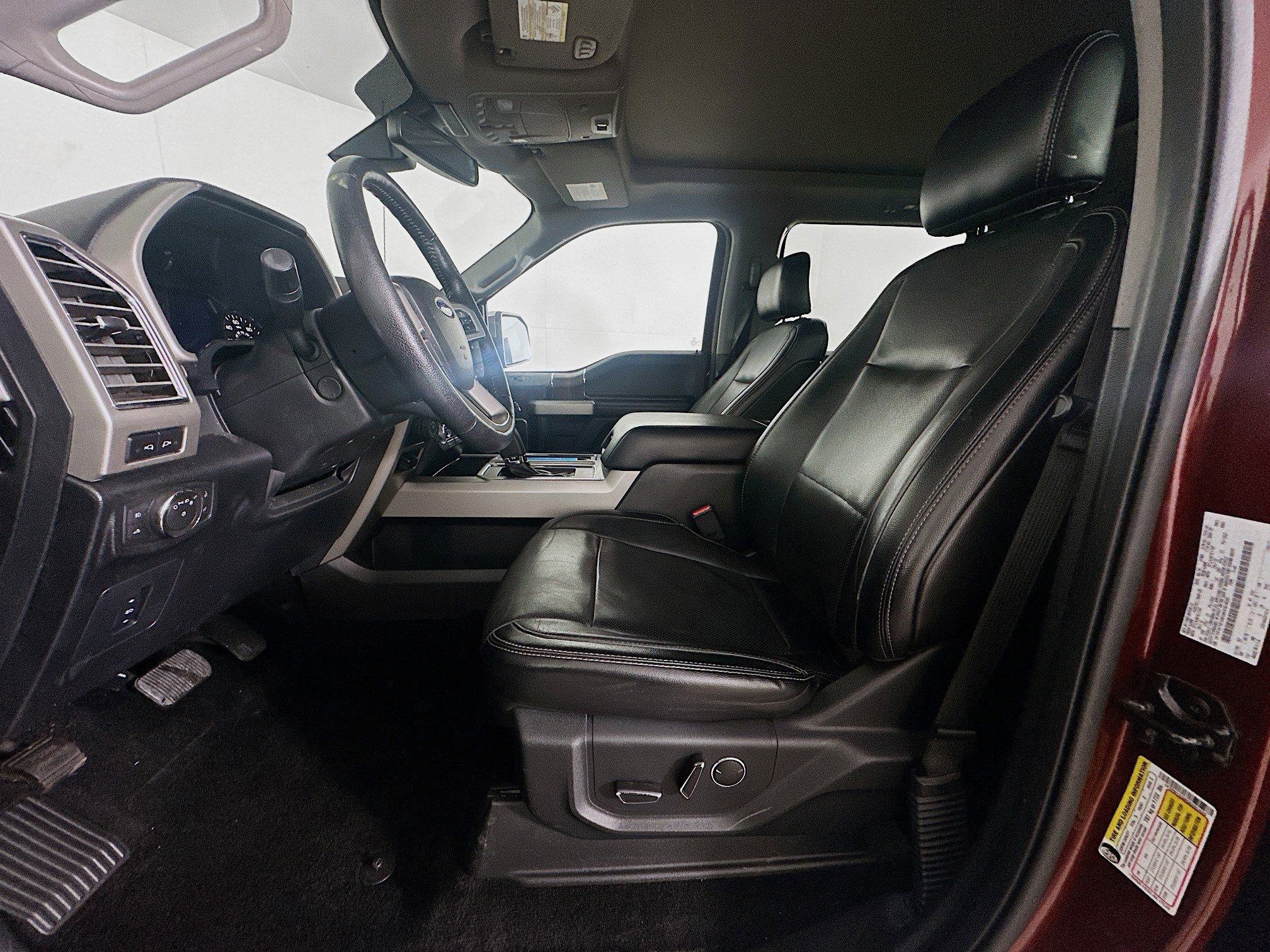 Used 2016 Ford F150 Lariat w/ Equipment Group 502A Luxury AWD/4WD image 13